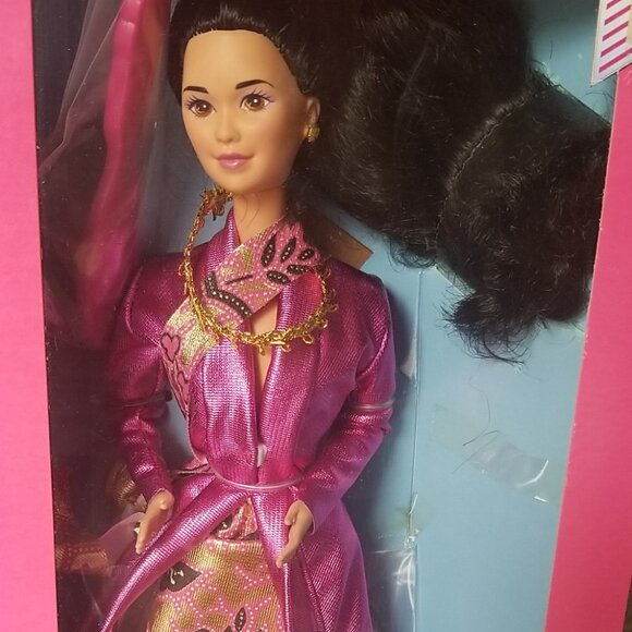 1990 Dolls of the World Malaysian Barbie - Picture 8 of 8